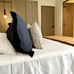 2Br Modern Condo - Rooftop Pool With Stunning Views